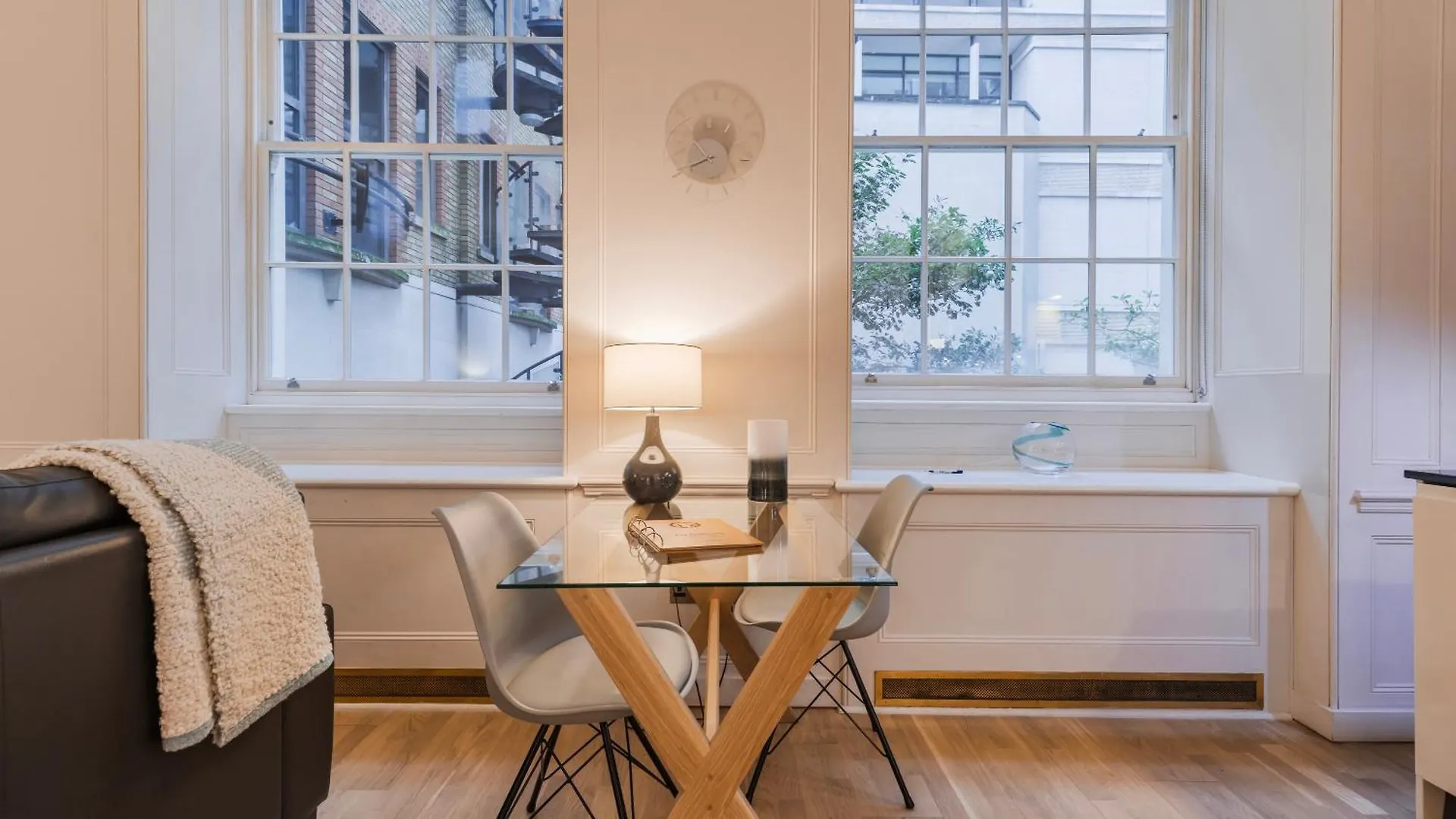 Bank Serviced Apartments By Lovelystay Londra 0*,