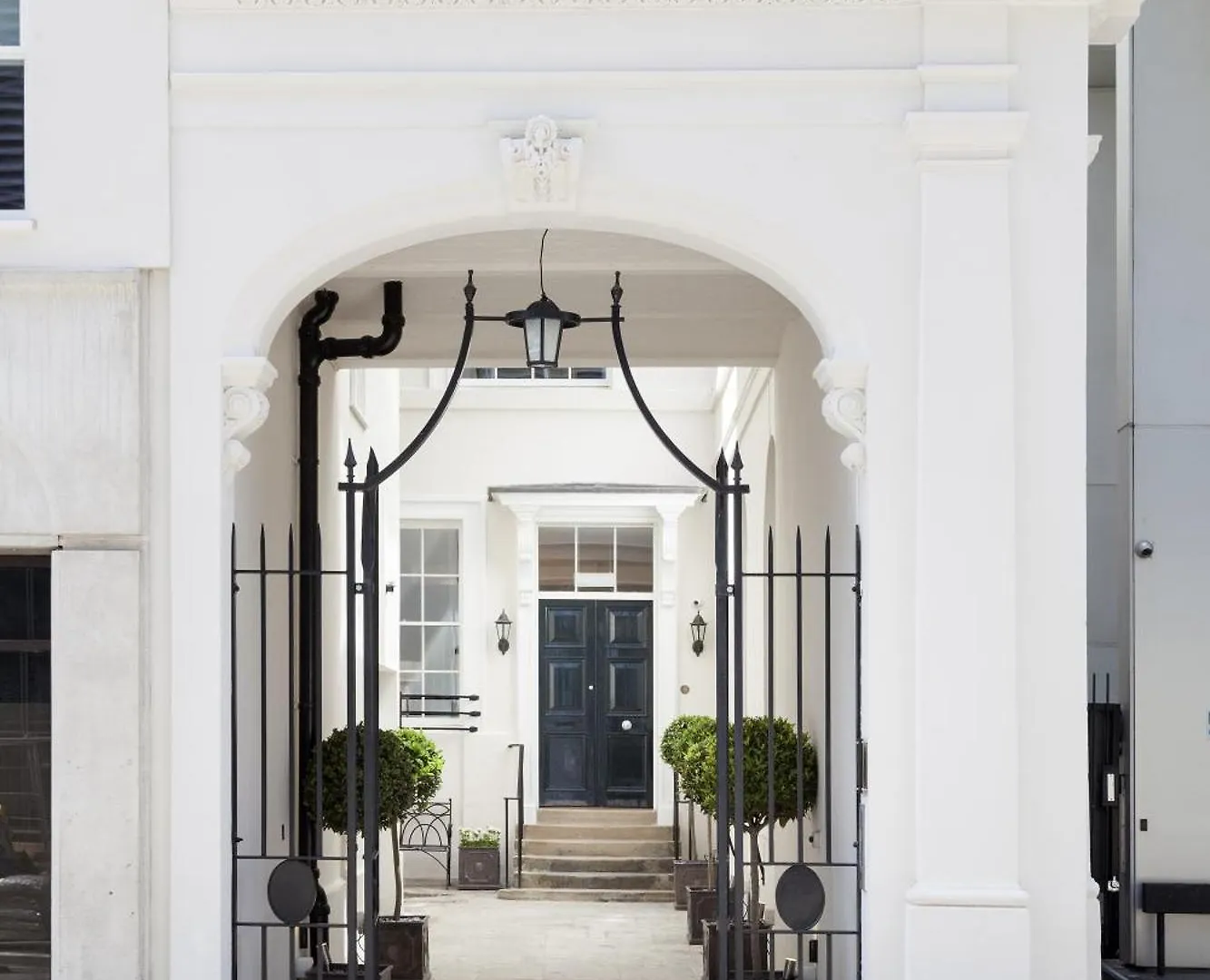Bank Serviced Apartments By Lovelystay location