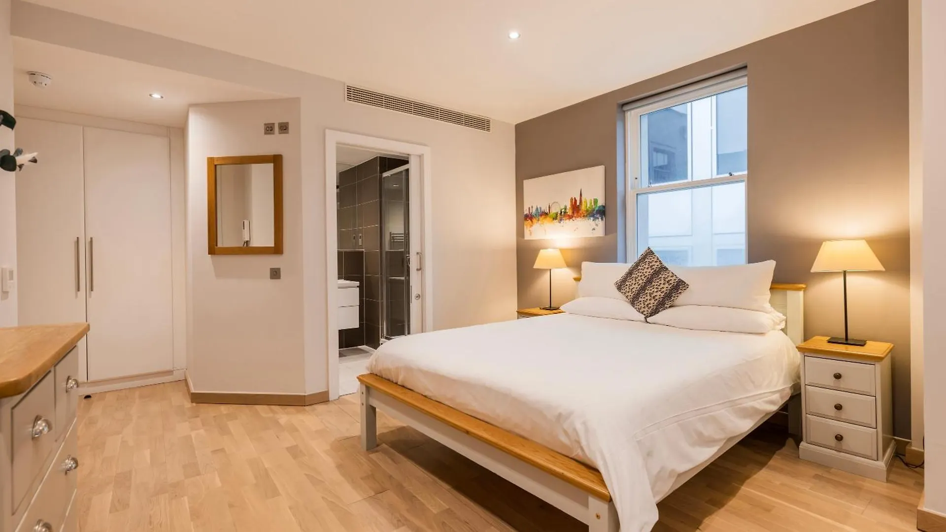 Aparthotel Bank Serviced Apartments By Lovelystay London