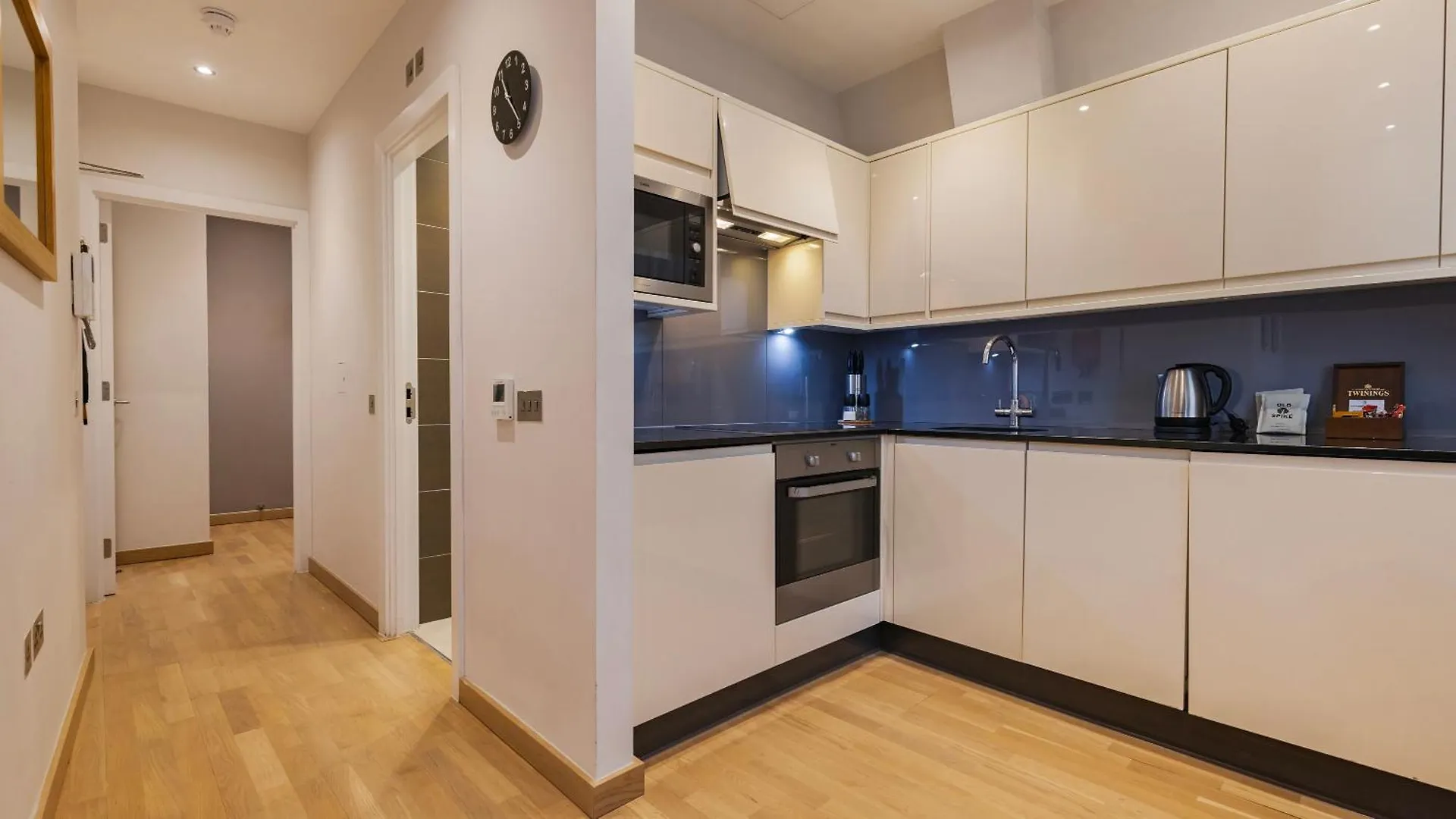 Aparthotel Bank Serviced Apartments By Lovelystay London