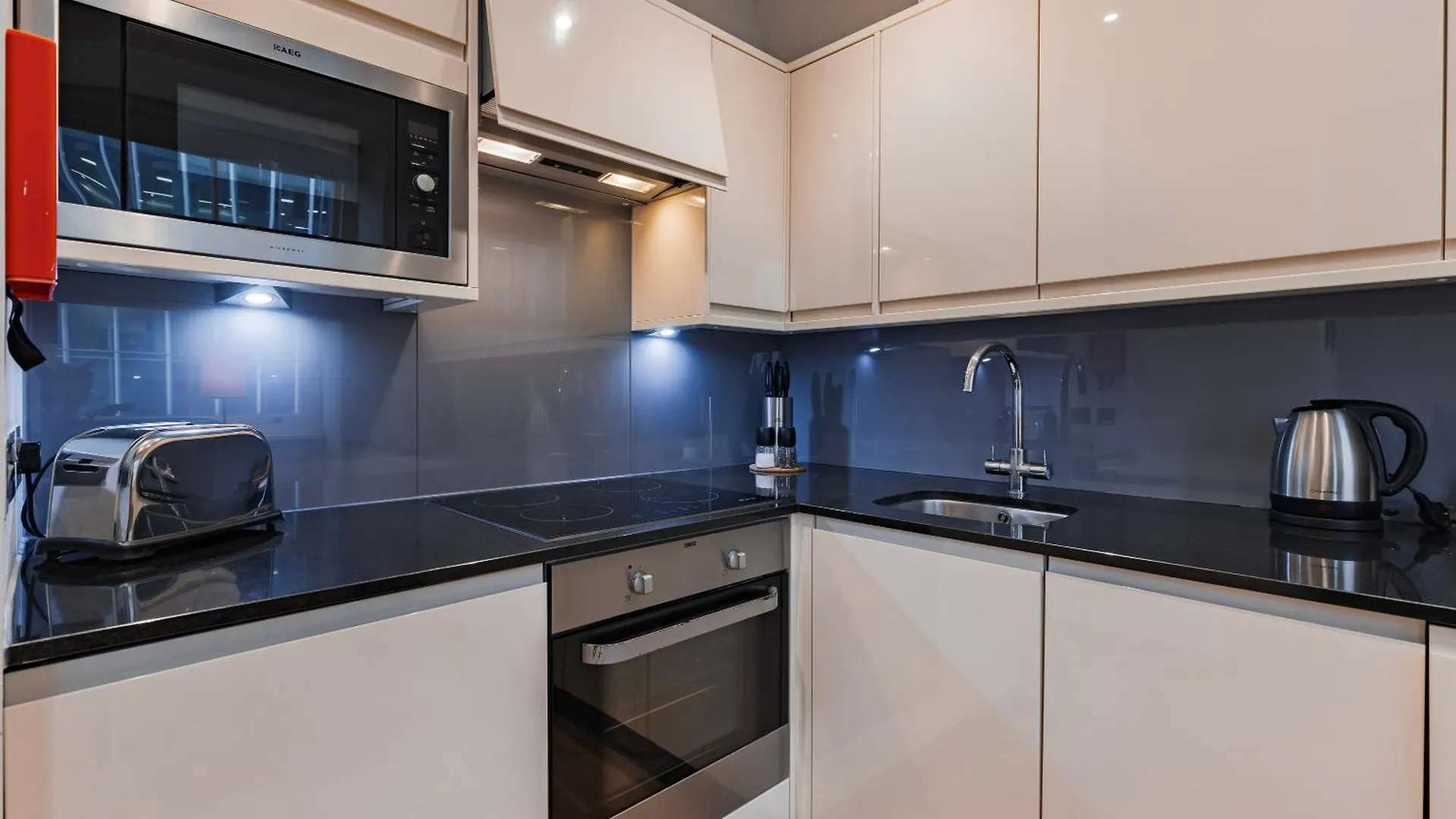Aparthotel Bank Serviced Apartments By Lovelystay London