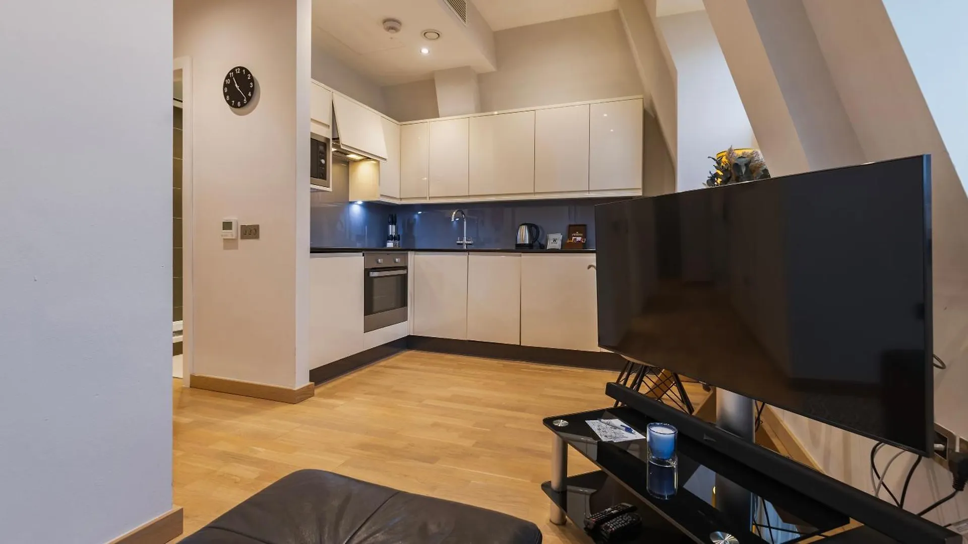 Bank Serviced Apartments By Lovelystay London 0*,
