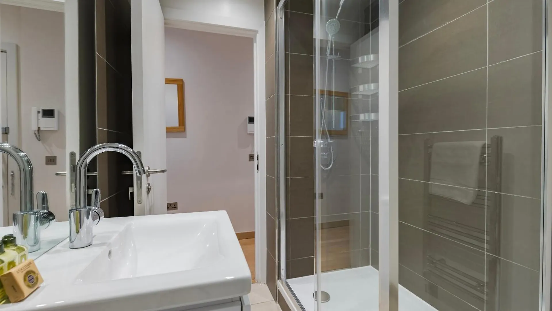 Bank Serviced Apartments By Lovelystay London 0*,  United Kingdom