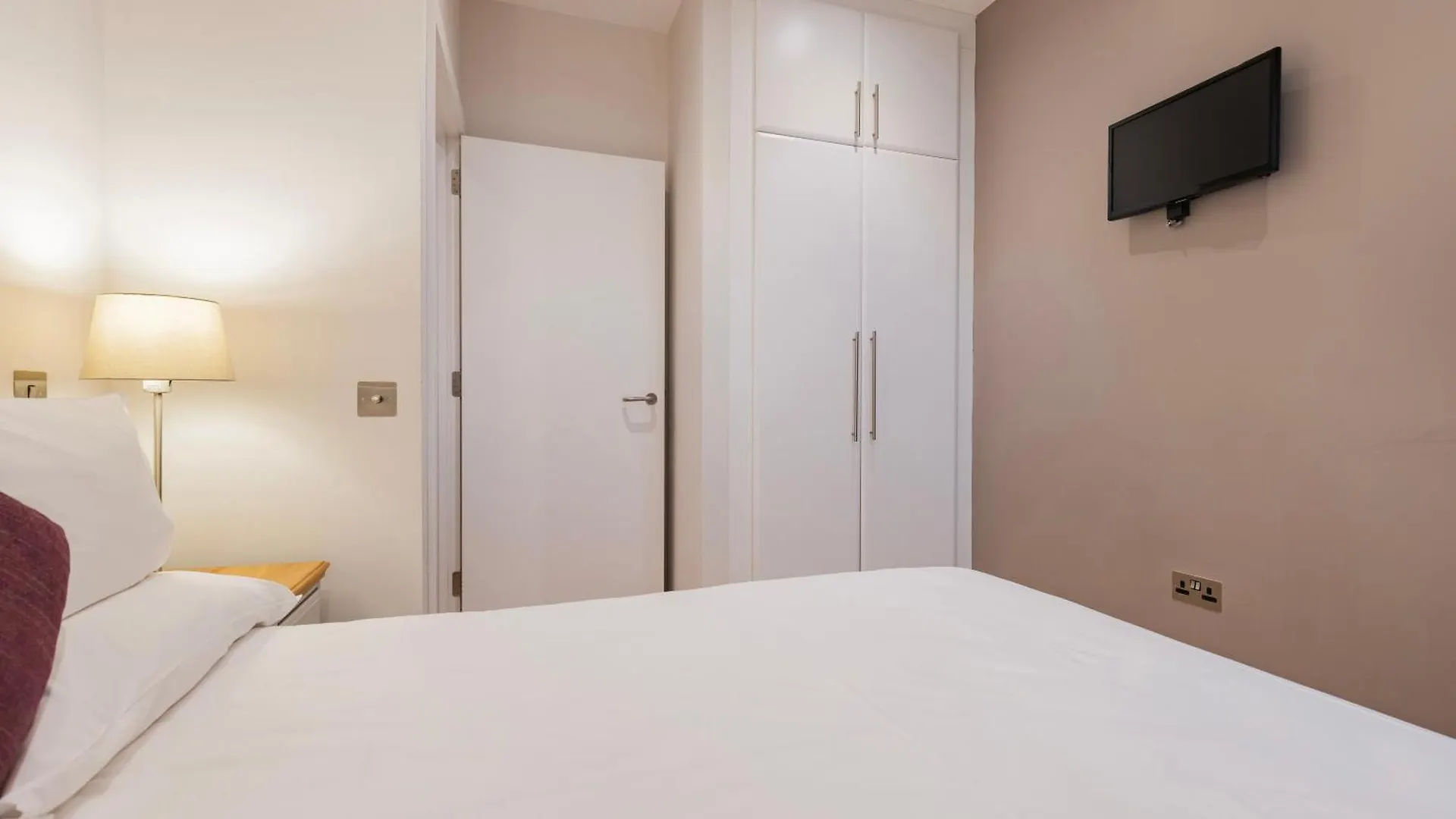 Bank Serviced Apartments By Lovelystay London