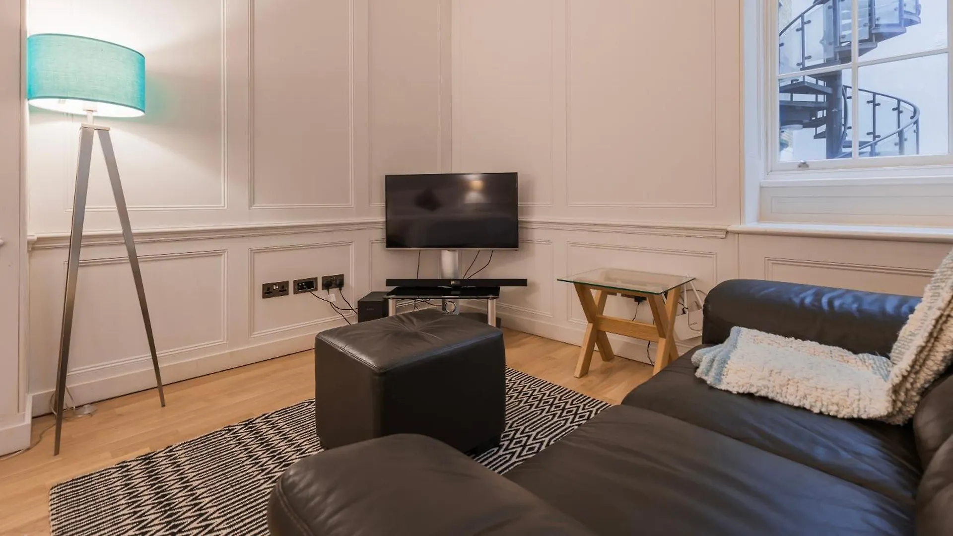 Bank Serviced Apartments By Lovelystay London