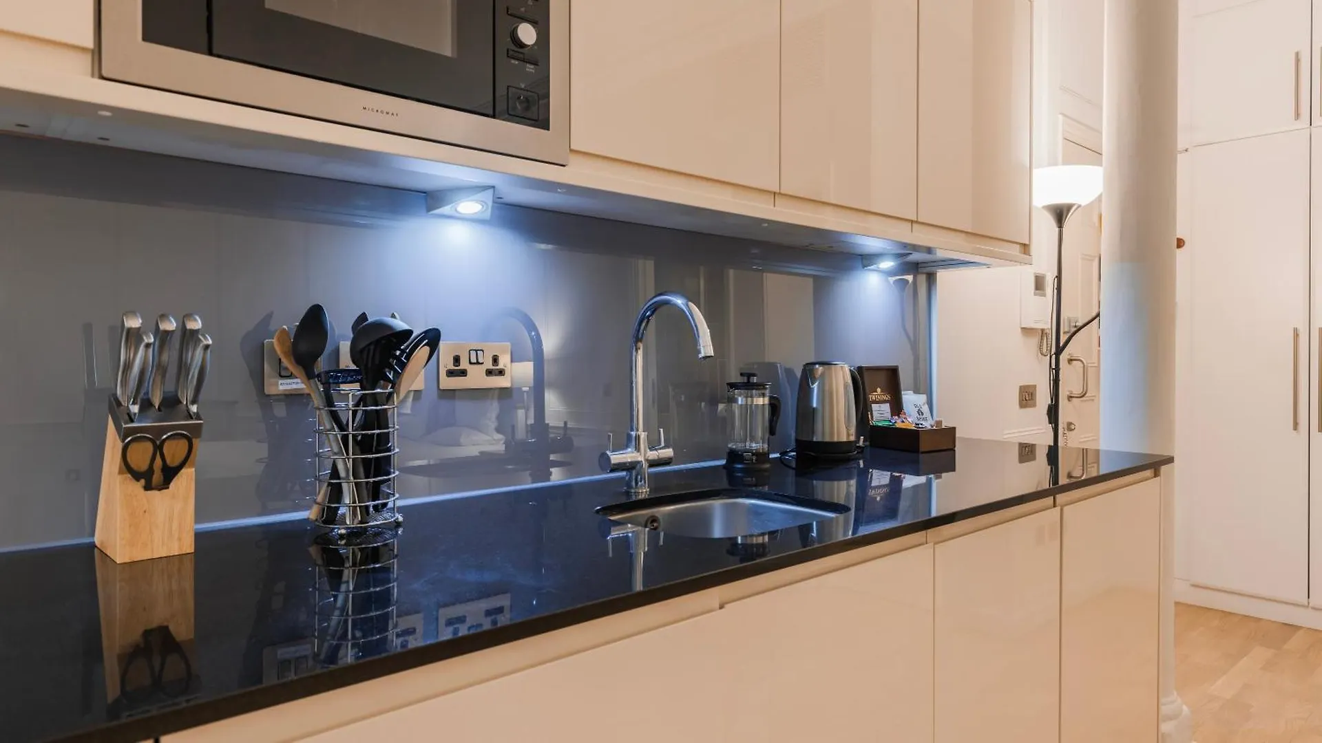 Bank Serviced Apartments By Lovelystay London