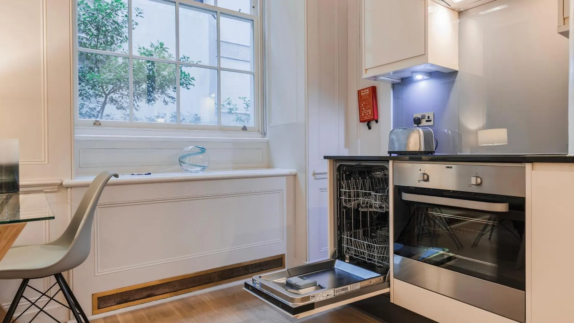 Aparthotel Bank Serviced Apartments By Lovelystay London