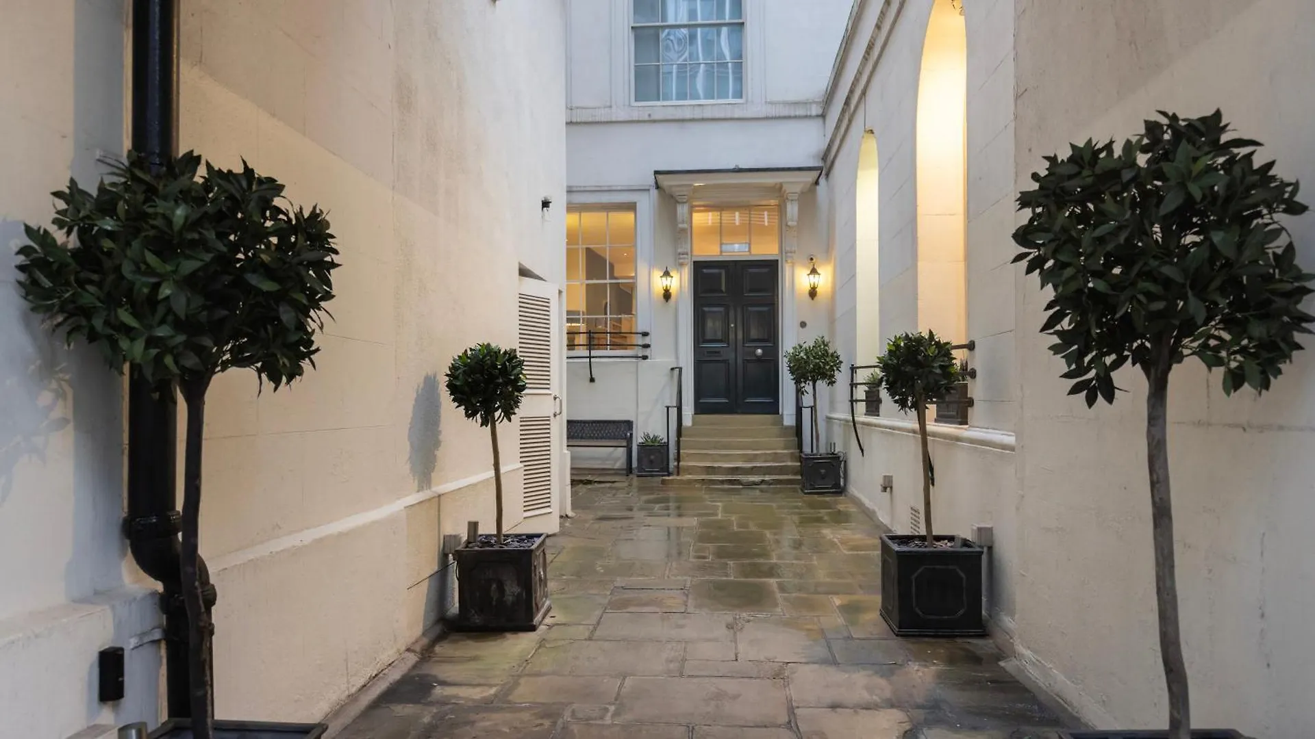 Aparthotel Bank Serviced Apartments By Lovelystay London