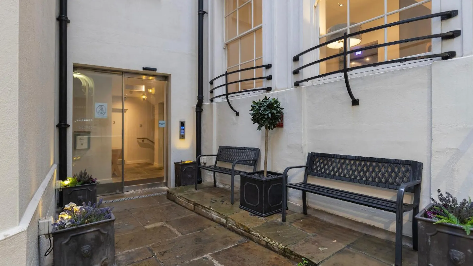 Aparthotel Bank Serviced Apartments By Lovelystay London
